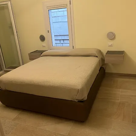 Palazzo Lanzilao's * ليتشي